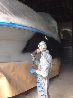 Подготовку лодок, яхт, катеров, катамаранов к покраске. 