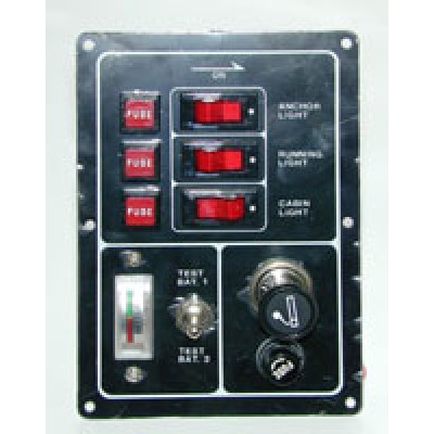 Панель выключателей с предохранителями, вольтметром и прикуривателем, 3 клавиши